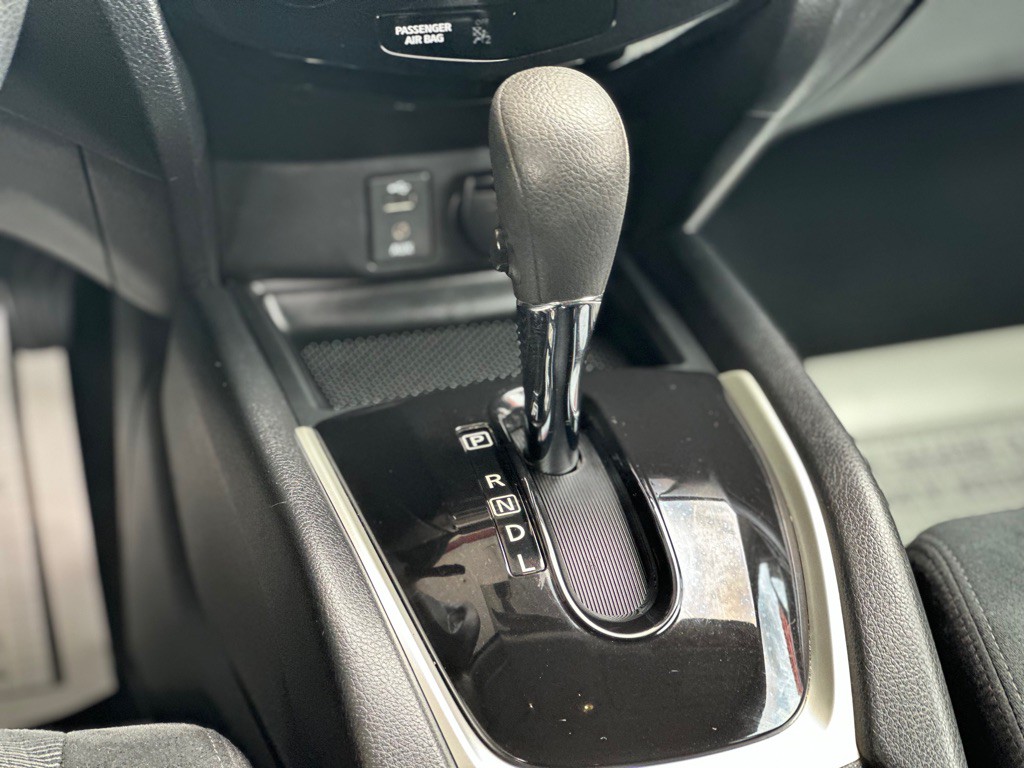 2016 Nissan Rogue Image 12