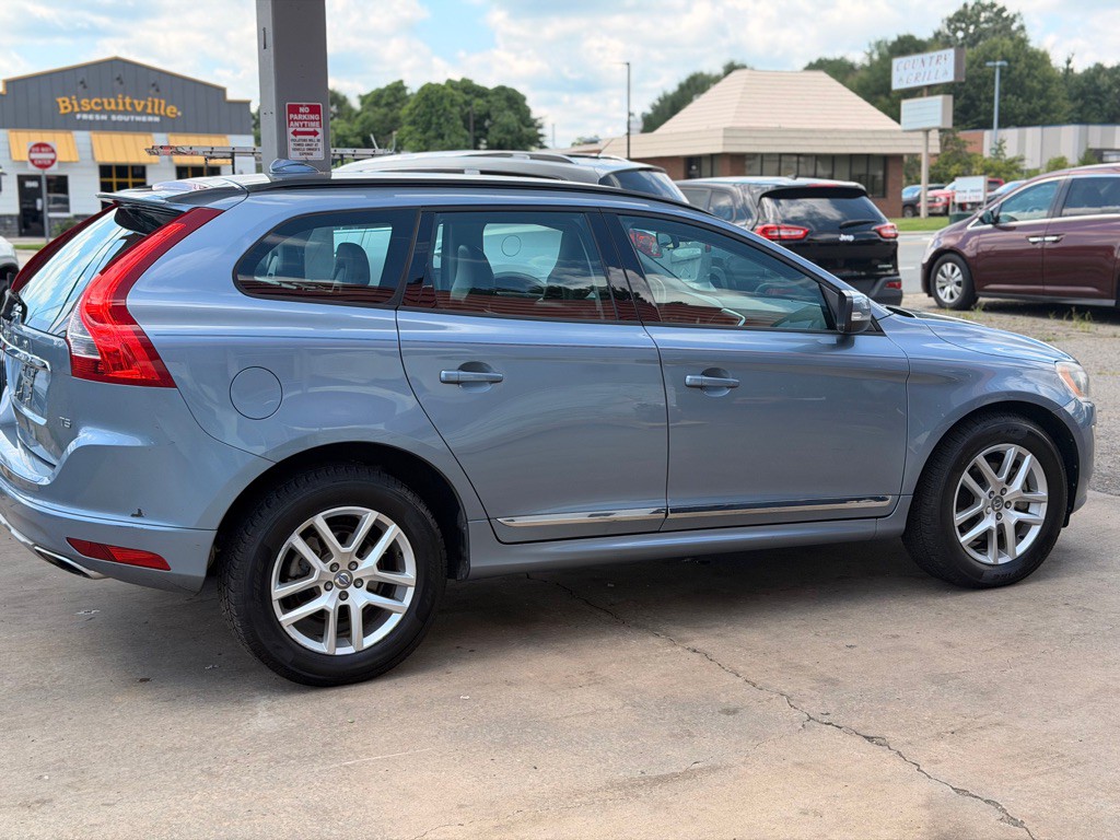 2017 Volvo XC60 Image 7