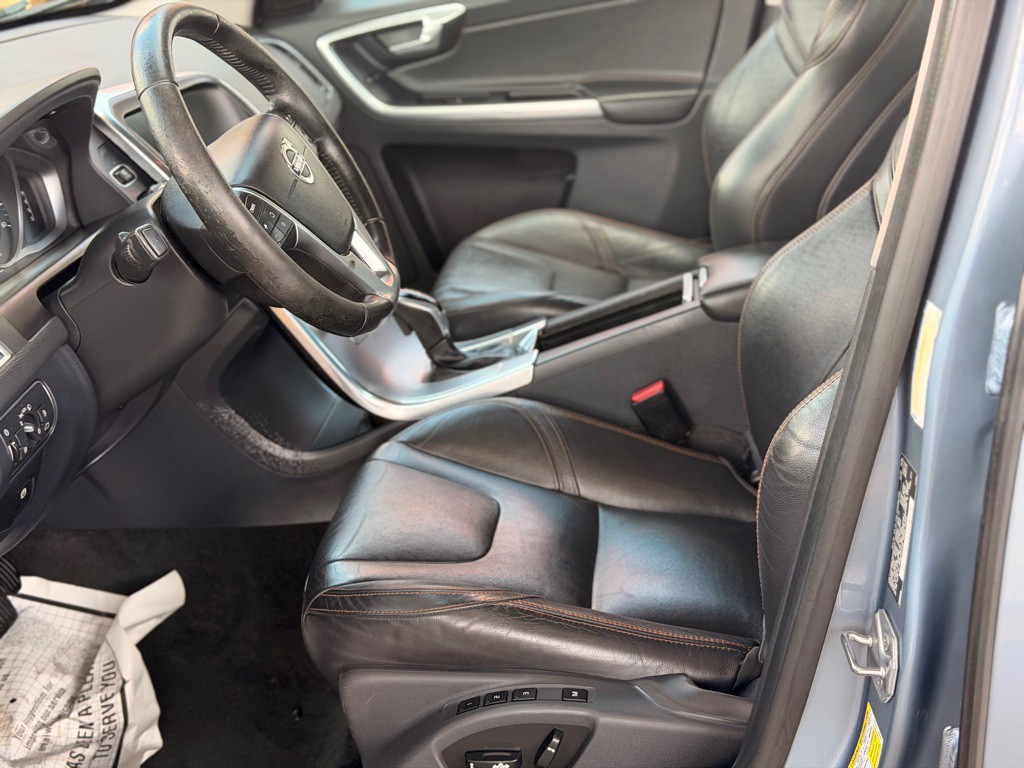 2017 Volvo XC60 Image 11