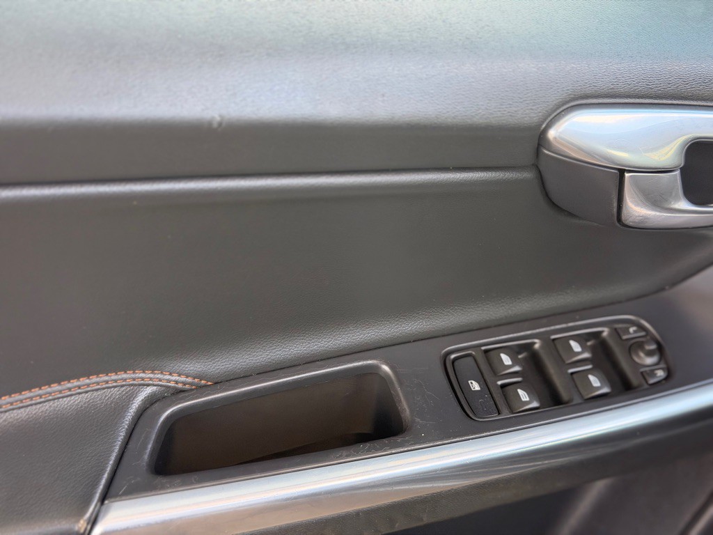 2017 Volvo XC60 Image 14
