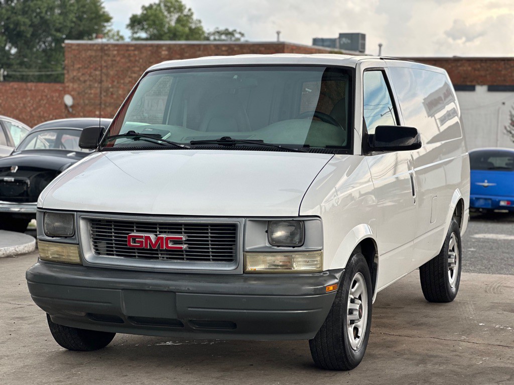 2005 GMC Safari Image 2