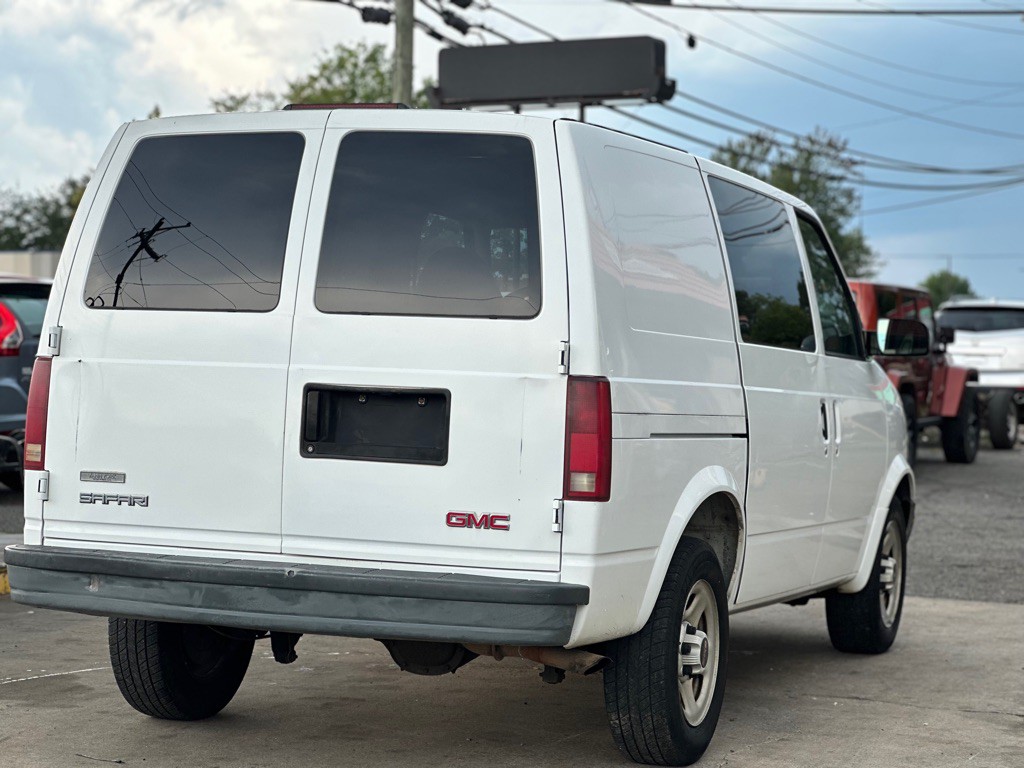 2005 GMC Safari Image 6