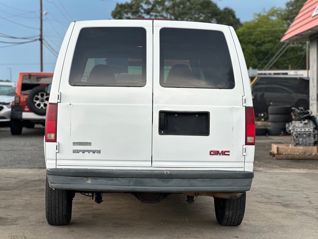 2005 GMC Safari Image 7