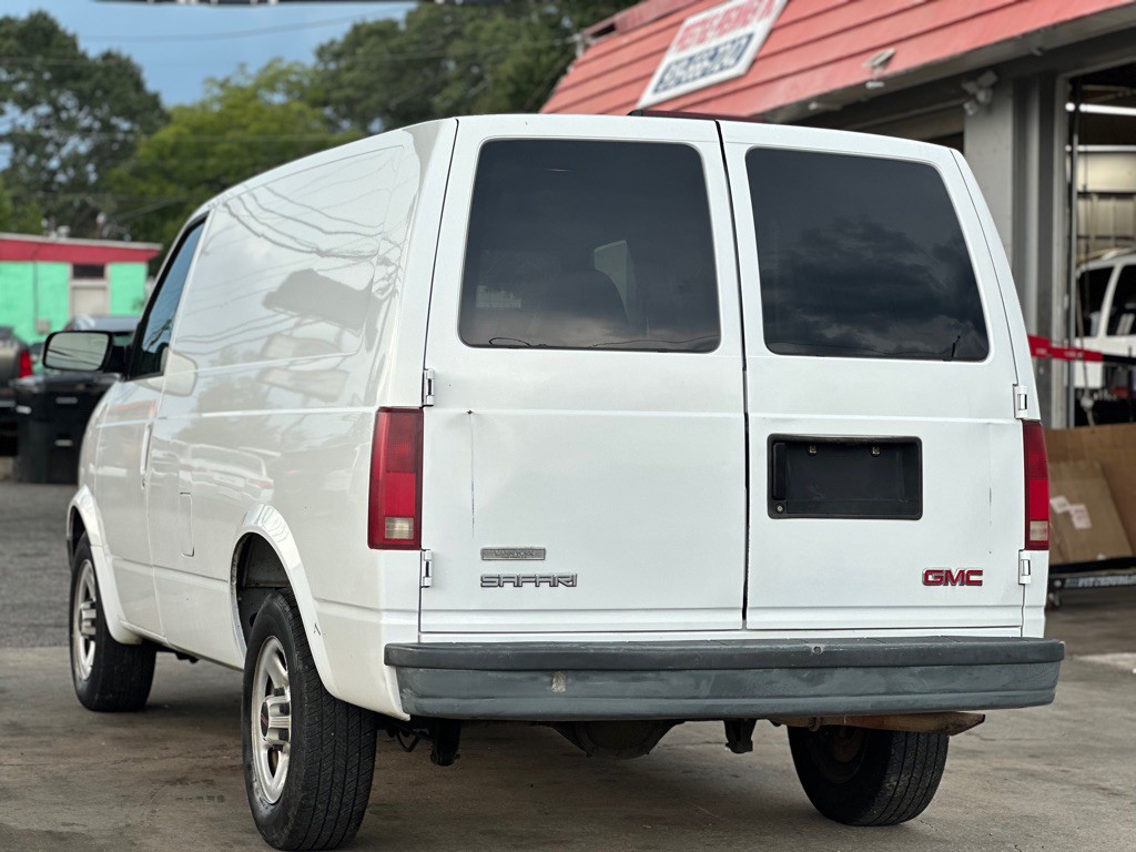 2005 GMC Safari Image 8