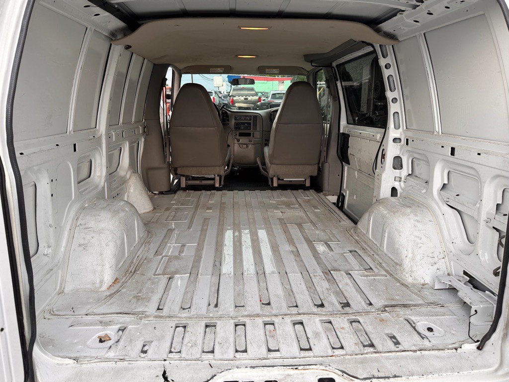 2005 GMC Safari Image 11