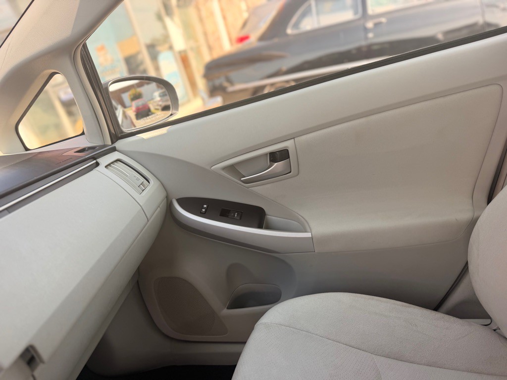 2012 Toyota Prius Image 15