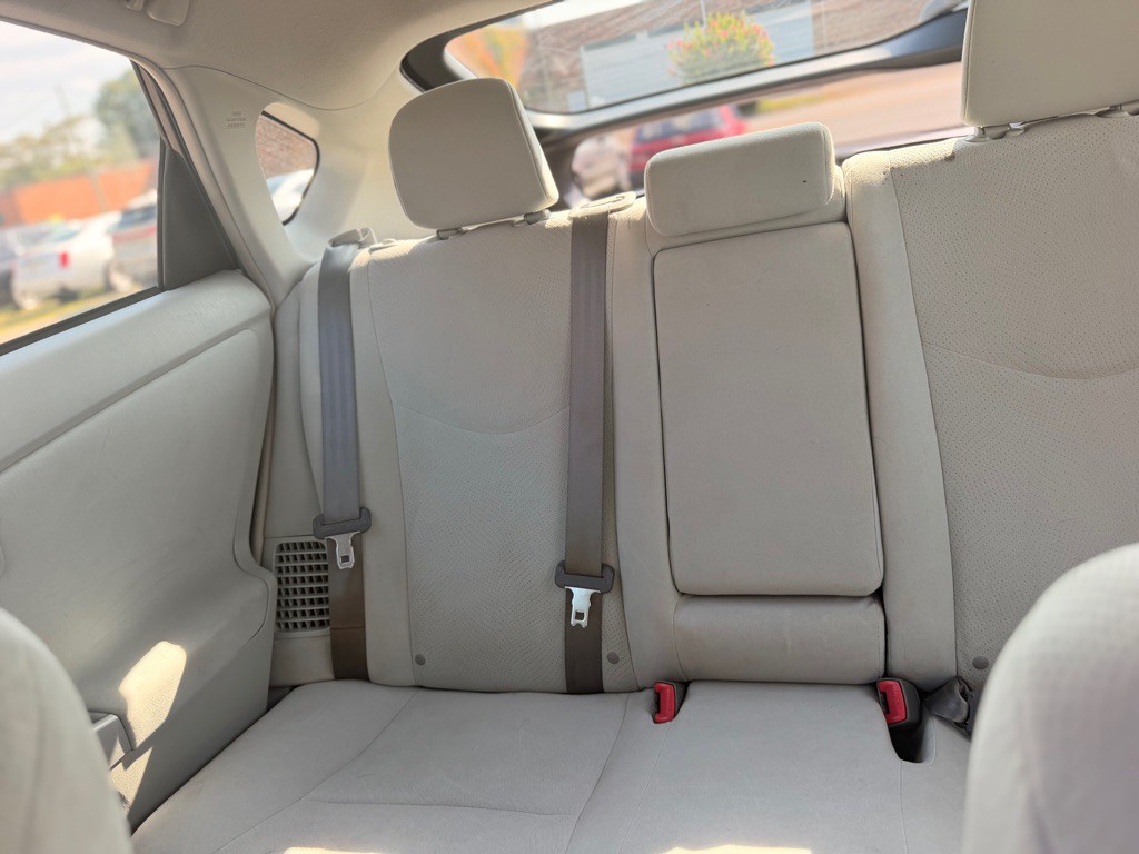 2012 Toyota Prius Image 16
