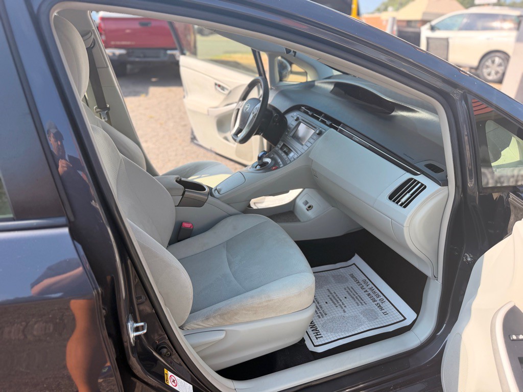 2012 Toyota Prius Image 19