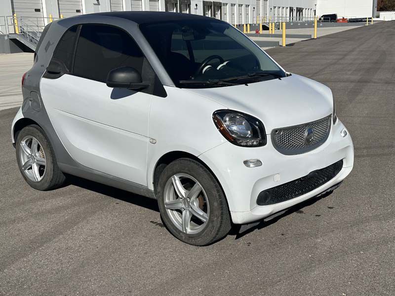 2016 smart fortwo Image 2