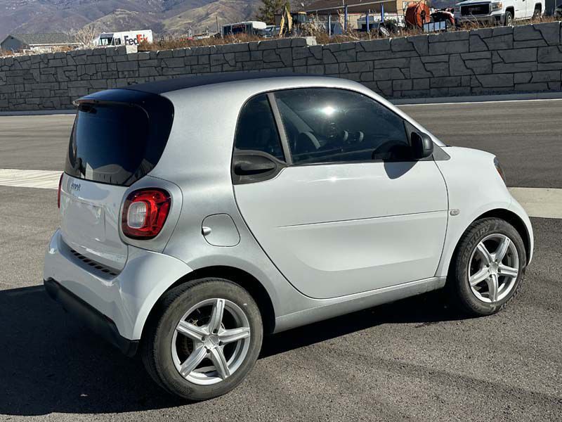2016 smart fortwo Image 4
