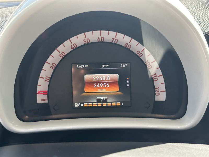 2016 smart fortwo Image 9