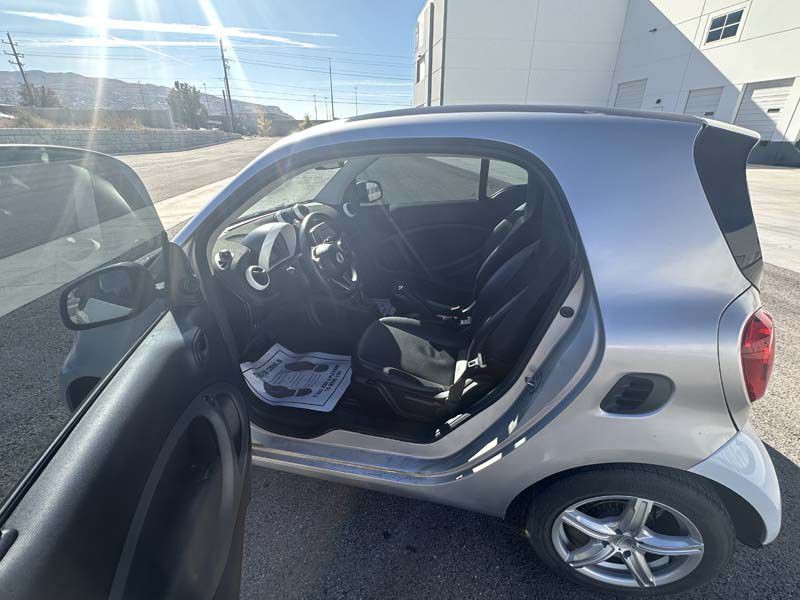 2016 smart fortwo Image 10