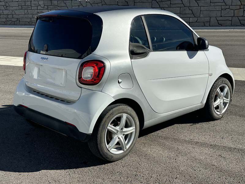 2016 smart fortwo Image 19