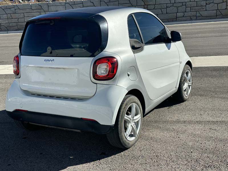 2016 smart fortwo Image 20