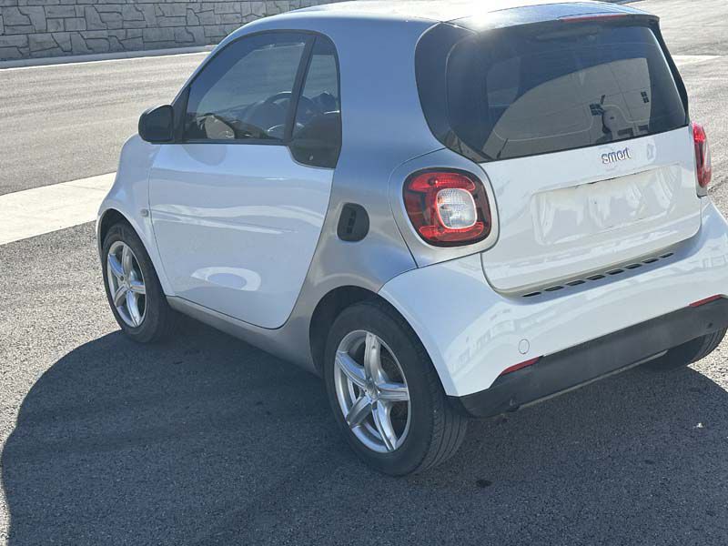 2016 smart fortwo Image 22