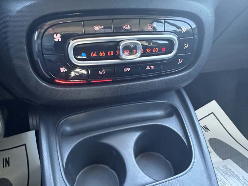 2016 smart fortwo Image 32