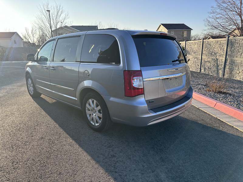 2016 Chrysler Town & Country Image 6