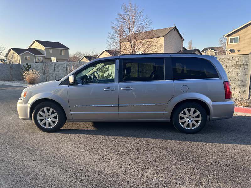 2016 Chrysler Town & Country Image 7