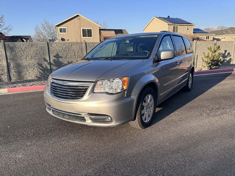 2016 Chrysler Town & Country Image 8