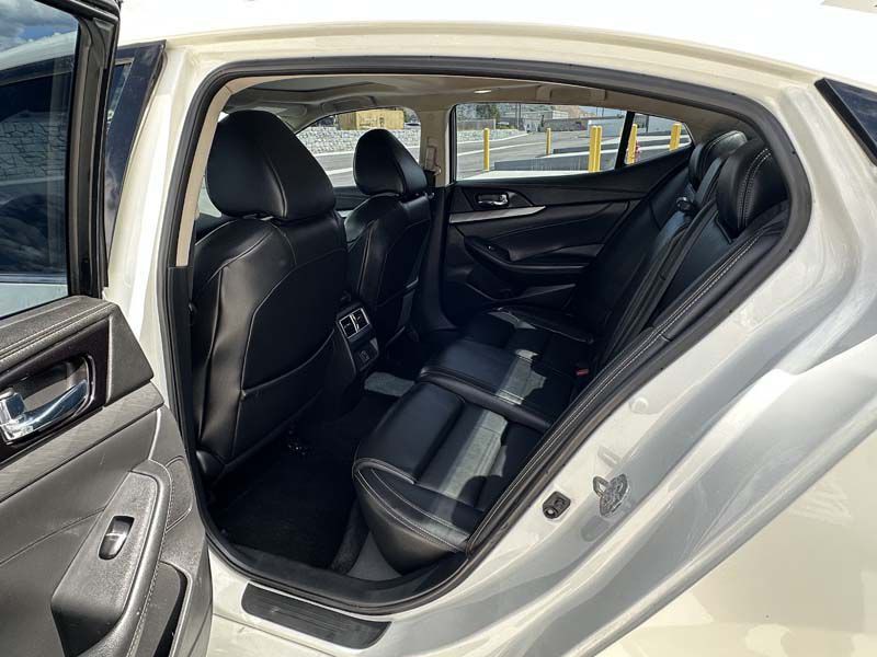 2018 Nissan Maxima Image 10