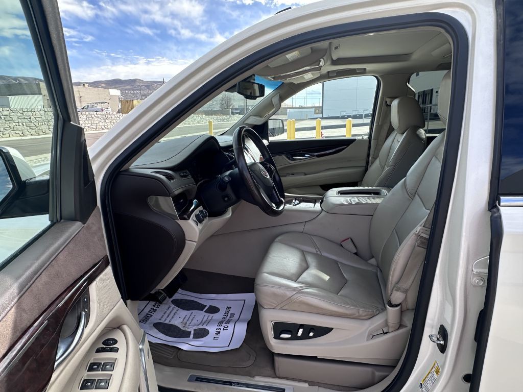 2015 Cadillac Escalade Image 18