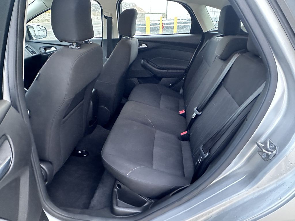 2016 Ford Focus Image 12