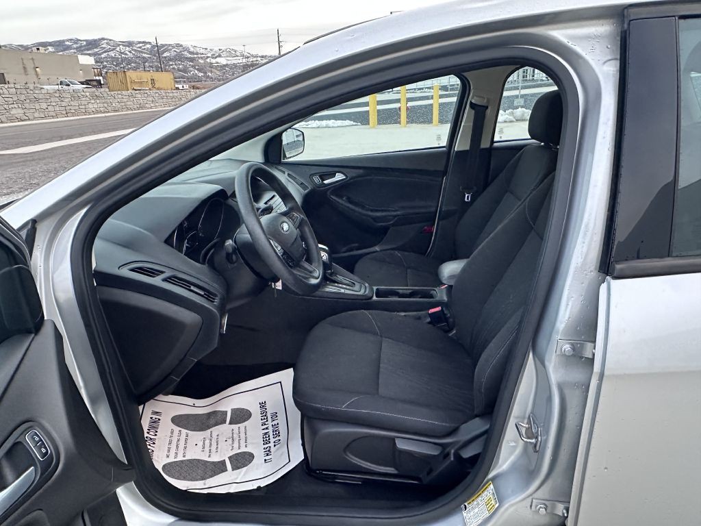 2016 Ford Focus Image 17