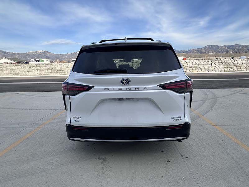2023 Toyota Sienna Image 5