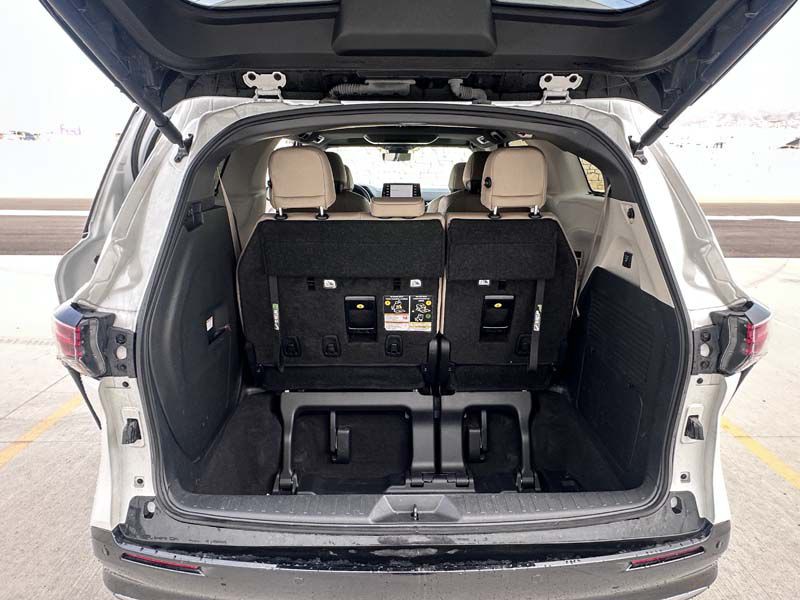 2023 Toyota Sienna Image 10