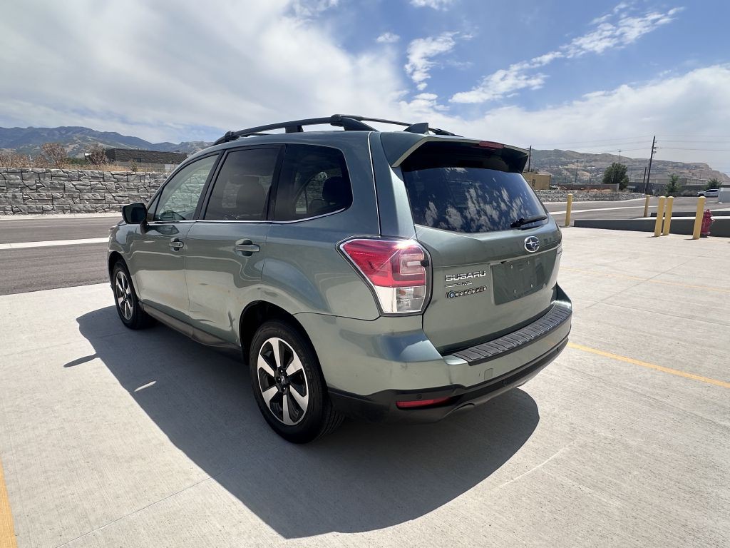 2017 Subaru Forester Image 6
