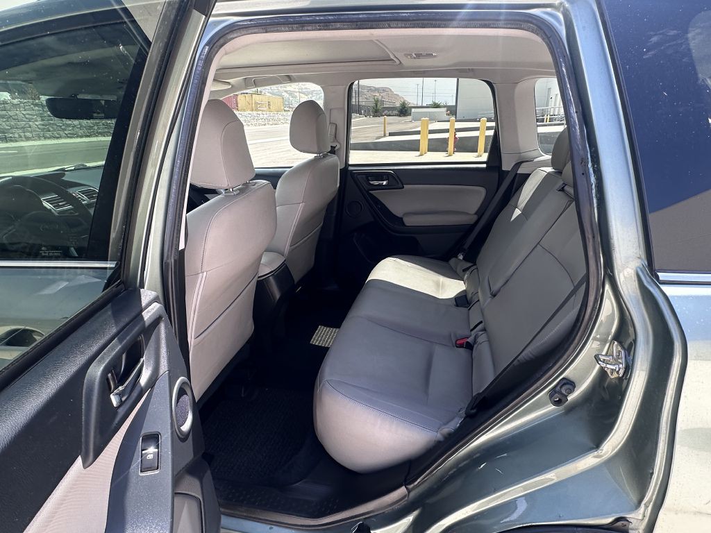 2017 Subaru Forester Image 12