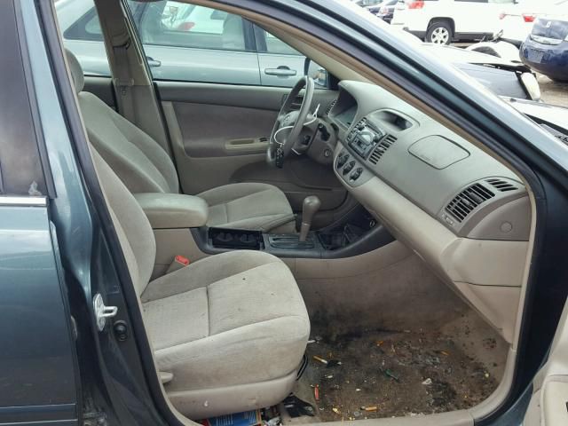 2004 Toyota Camry Image 5