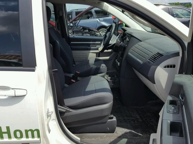 2010 Dodge Grand Caravan Image 5