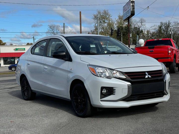 2022 Mitsubishi Mirage Image 1
