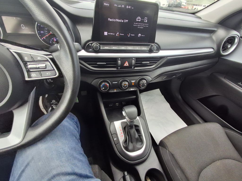 2022 Kia Forte Image 16