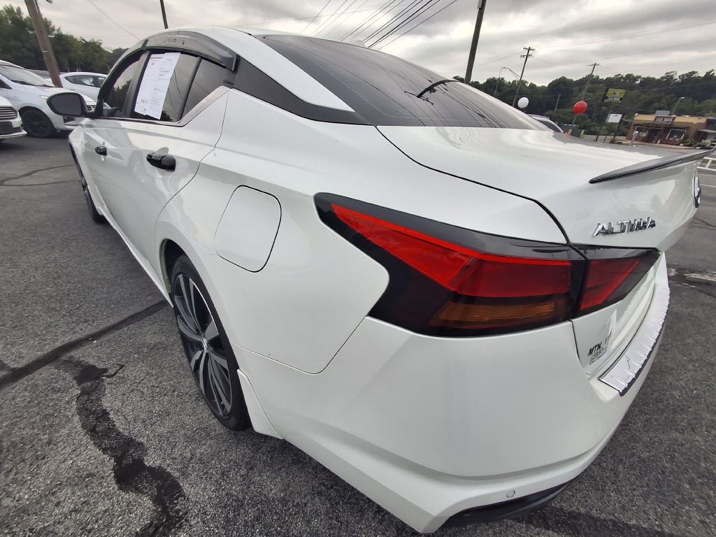 2022 Nissan Altima Image 9