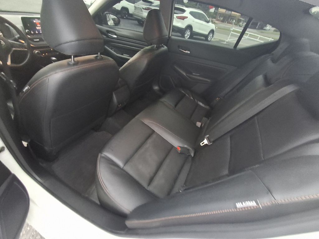 2022 Nissan Altima Image 14
