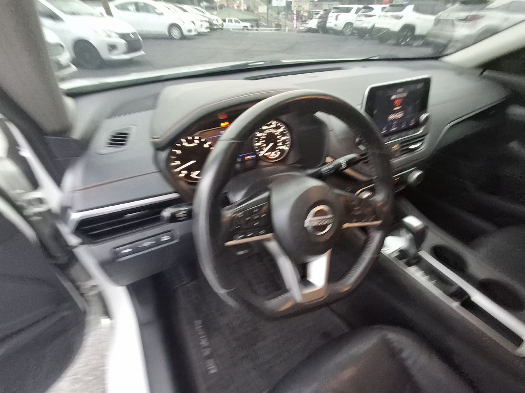 2022 Nissan Altima Image 17