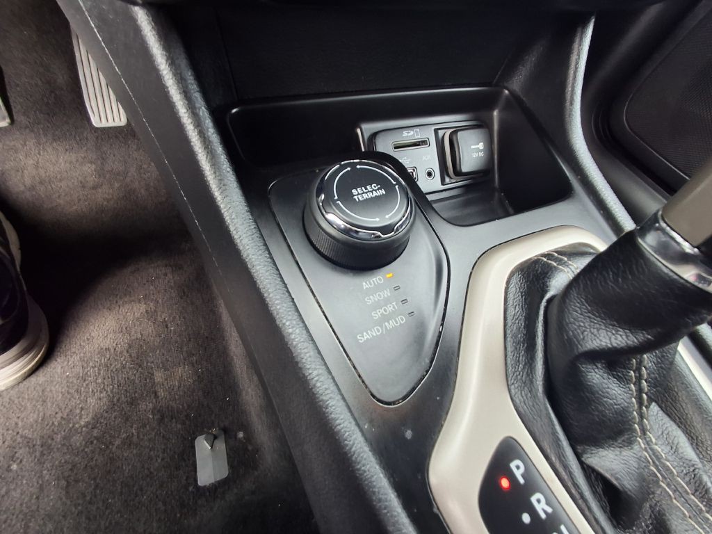 2015 Jeep Cherokee Image 8