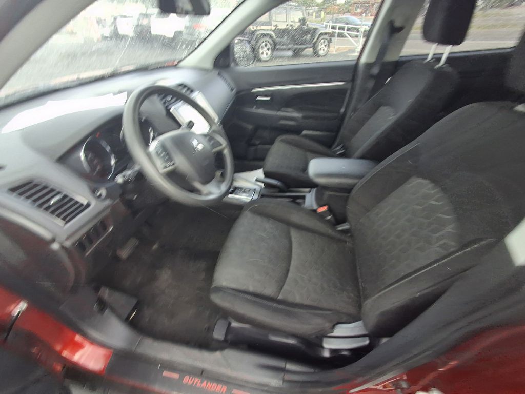 2020 Mitsubishi Outlander Image 13