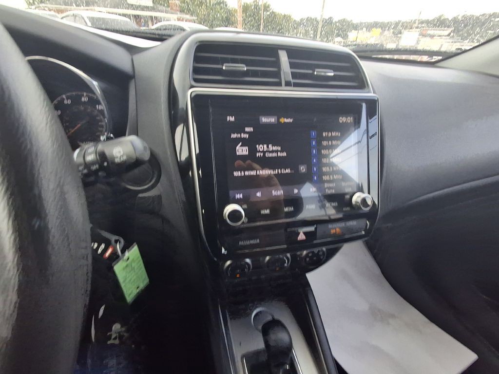 2020 Mitsubishi Outlander Image 16