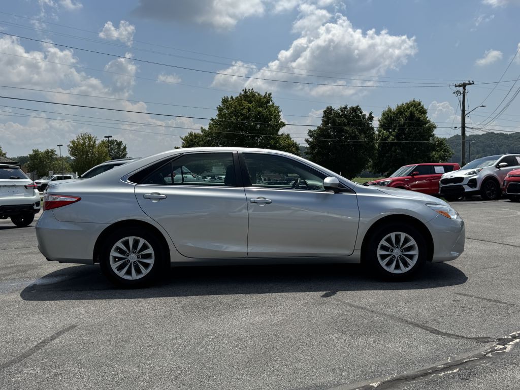 2017 Toyota Camry Image 8