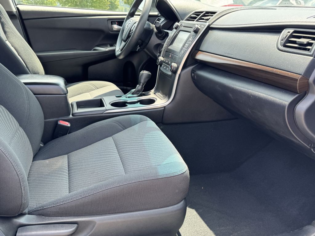 2017 Toyota Camry Image 9