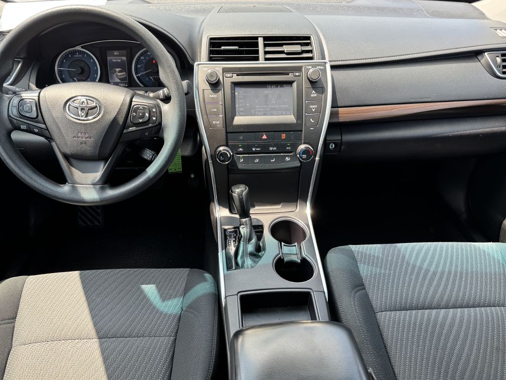 2017 Toyota Camry Image 13
