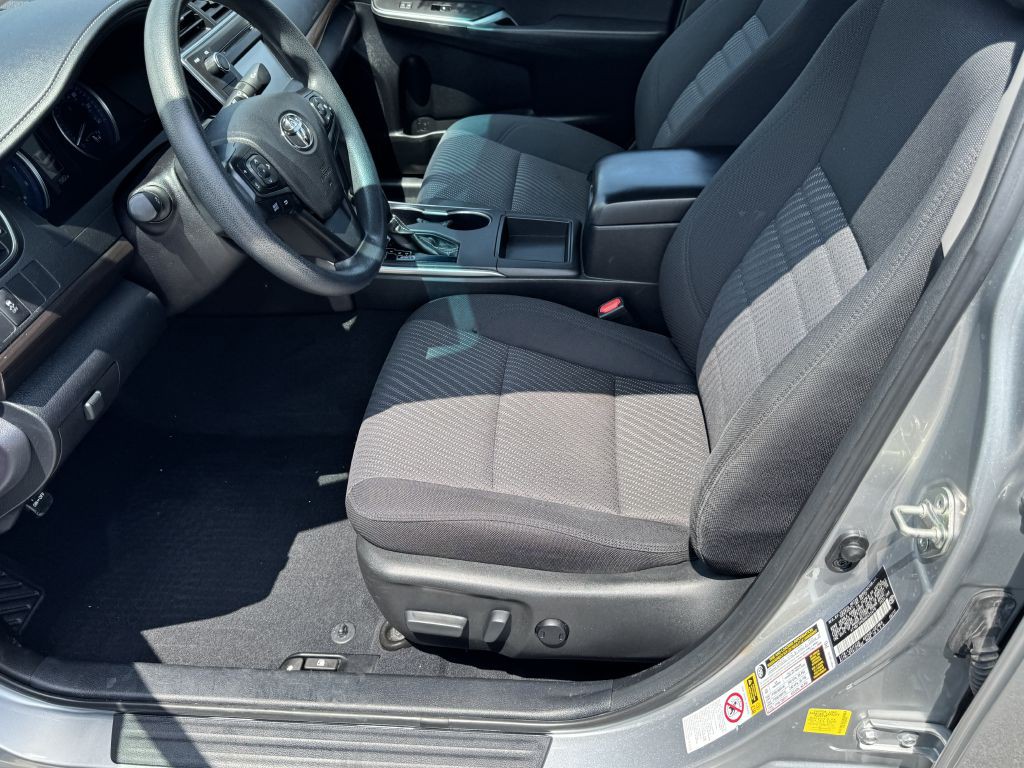 2017 Toyota Camry Image 14