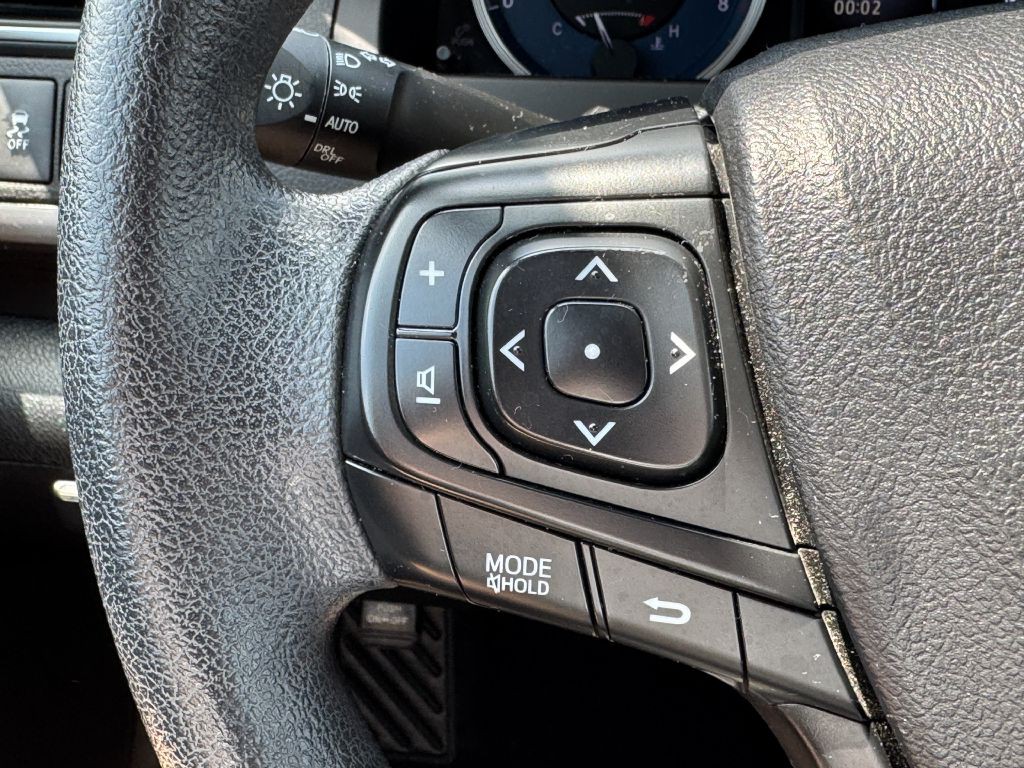 2017 Toyota Camry Image 17