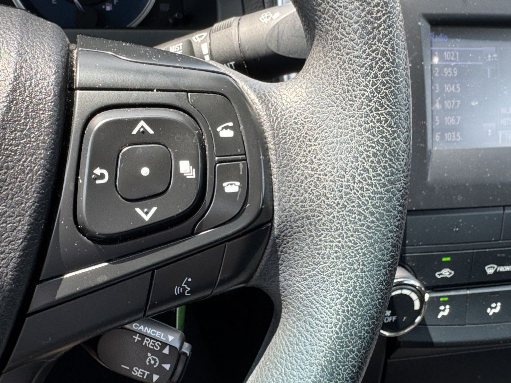 2017 Toyota Camry Image 18