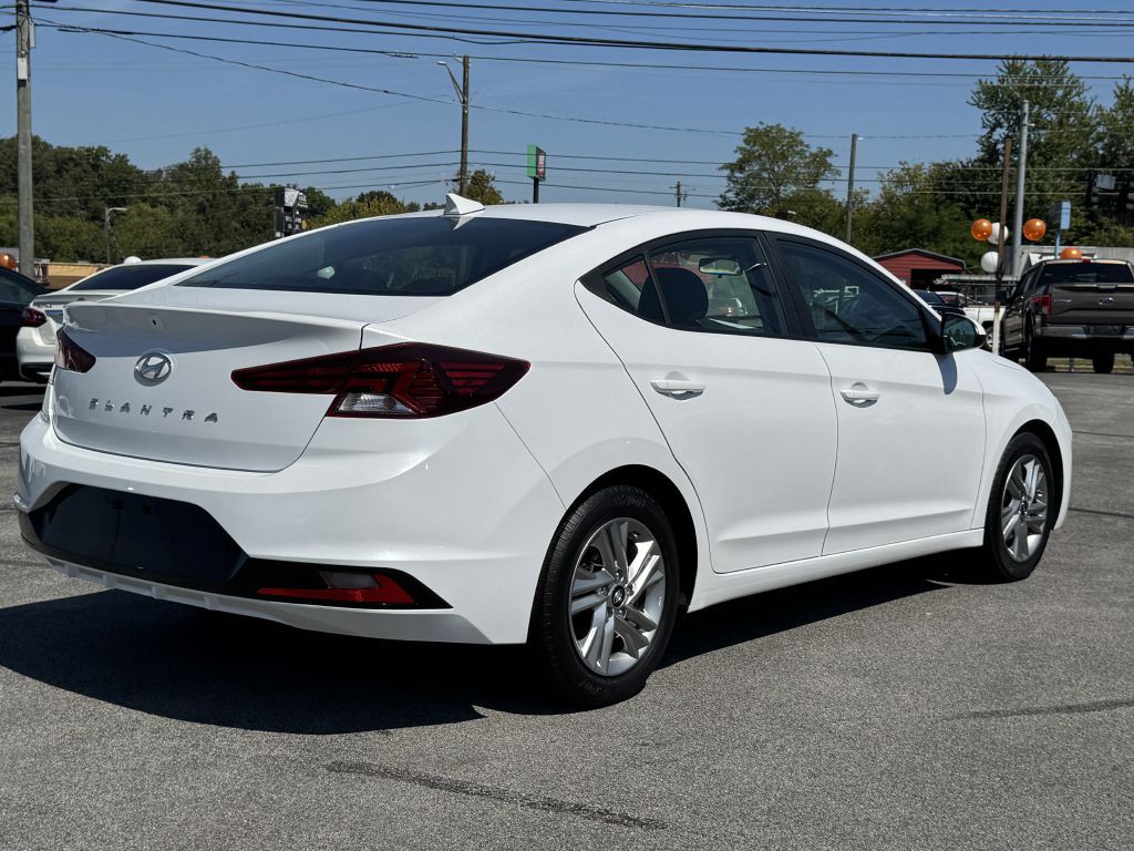 2020 Hyundai Elantra Image 3