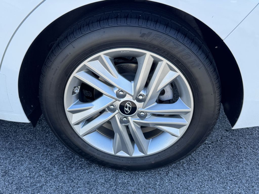 2020 Hyundai Elantra Image 9