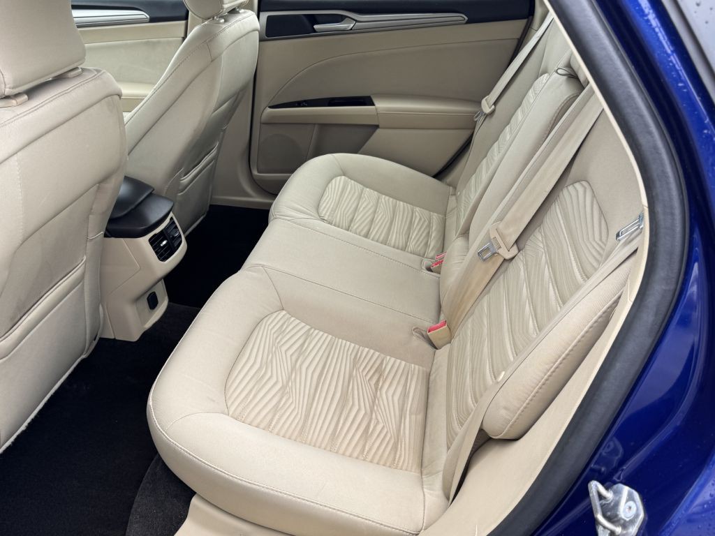 2016 Ford Fusion Image 9